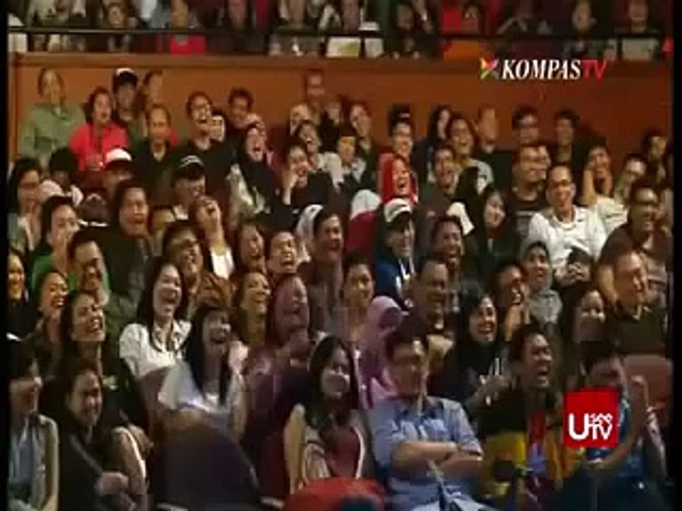 Stand Up Comedy Pandji Pragiwaksono - Mesakke Bangsaku part 3