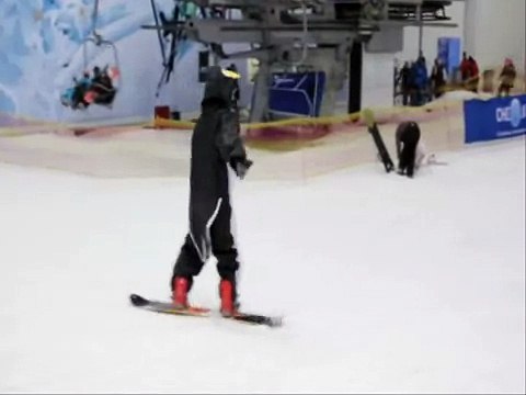 Пингвин на сноуборде. Горнолыжный костюм