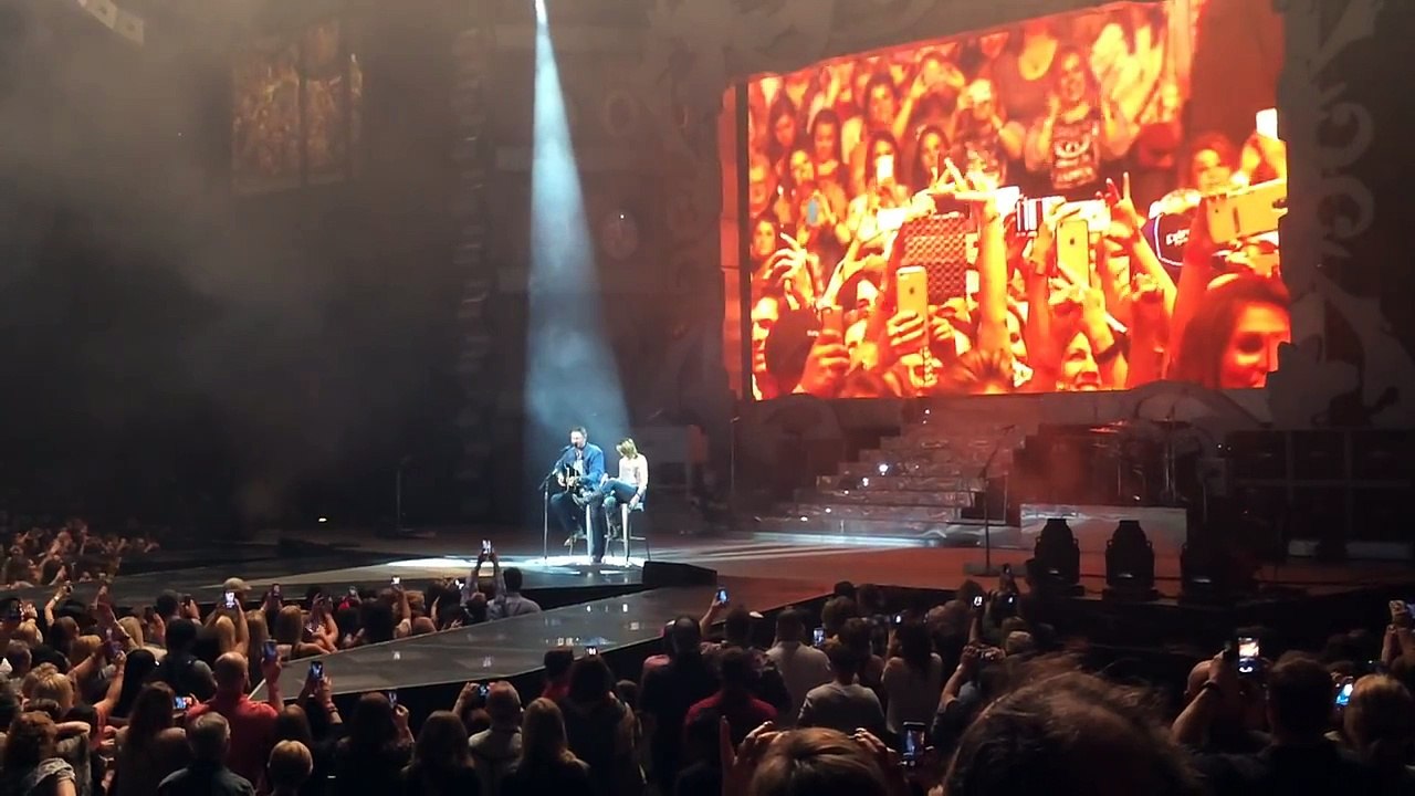 Blake Shelton joins Miranda Lambert on stage at American Airlines Center