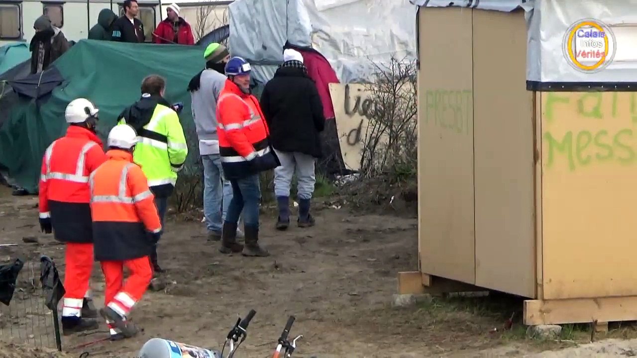 Dismantling of Calais 'Jungle' Camp Begins