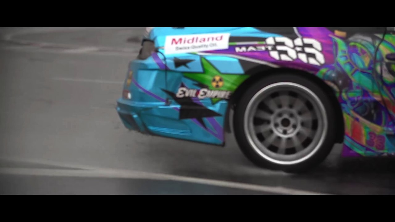 Un pilote spécialisé dans le drift bloque une ville le temps d'une course