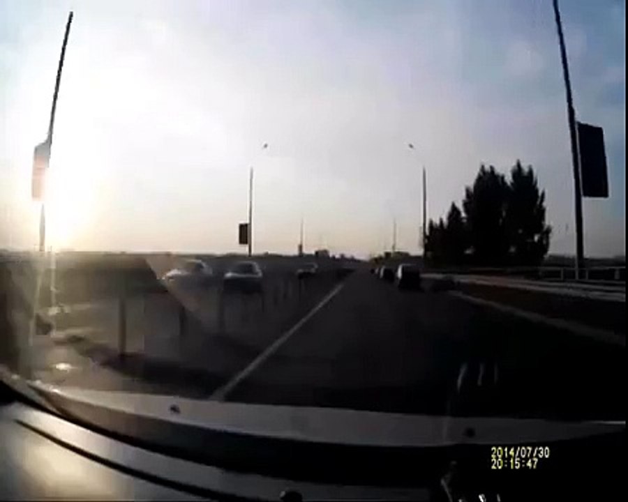 Motorcycle crash, rider flips and lands on feet on car roof #SpidermanStyle - Complete Footage