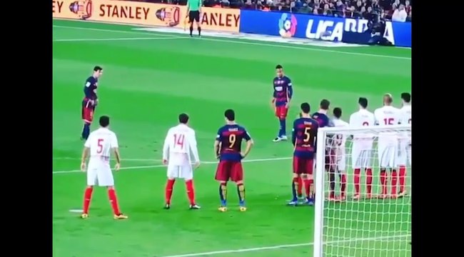 Le coup franc de Messi vu des tribunes