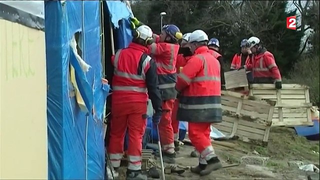 Migrants : le démantèlement de la jungle de Calais a commencé
