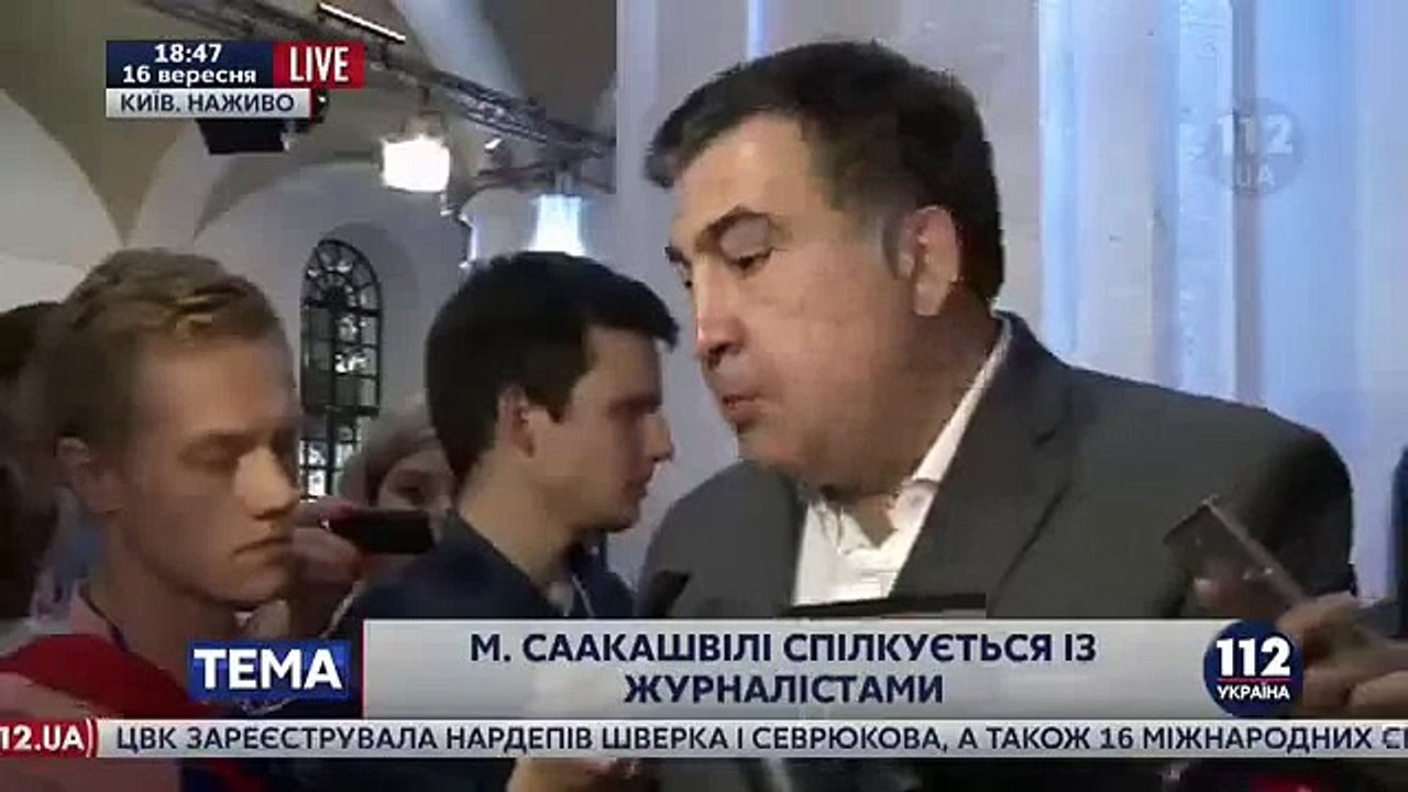 В прямом эфире. Саакашвили при разговоре с журналистами услышали песню Путина