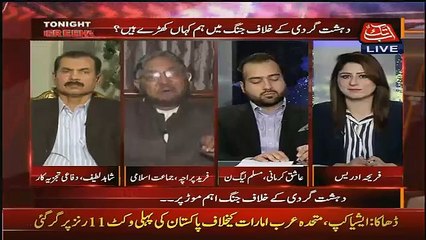 See What Fareeha Idress Did When Fareed Paracha Tried To Talk About Mumtaz Qadri