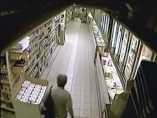 Девушка НАСРАЛА в магазине за 4 секунды