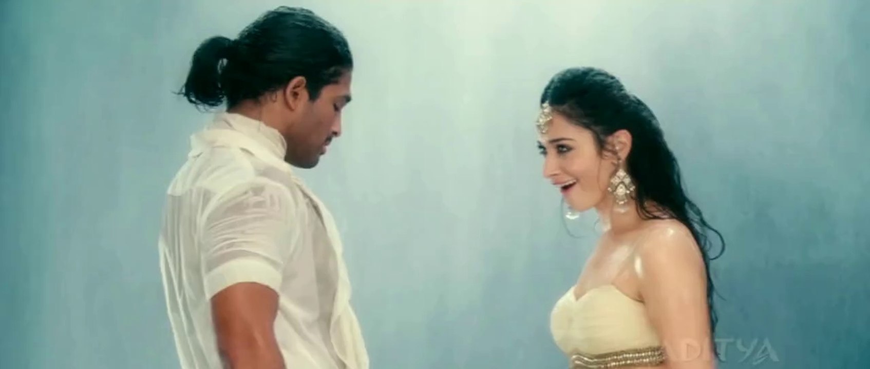 ALLU ARJUN Badrinadth telugu movie Nachavura SONG