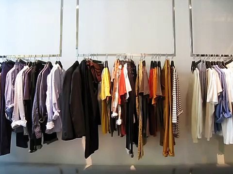 Как складывать джинсы за секунды одной рукой