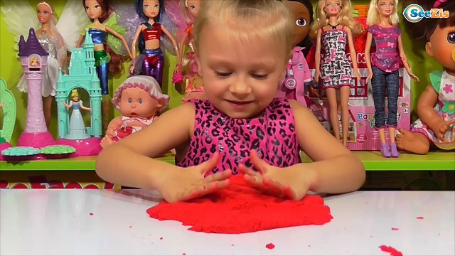 ✔ Ярослава открывает новый набор Кинетический песок. Развивающее видео для детей. Kinetic sand ✔