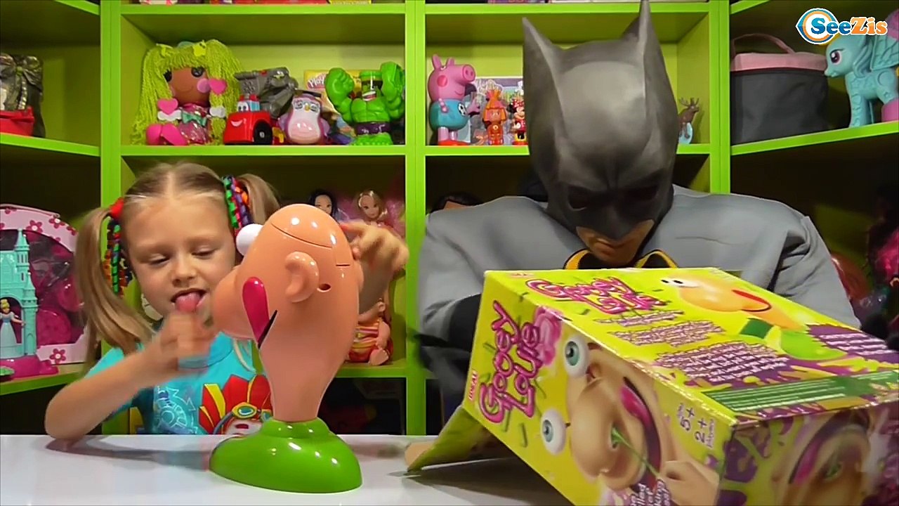 ✔ Batman. Видео для детей. Ярослава и Бэтмен иг...