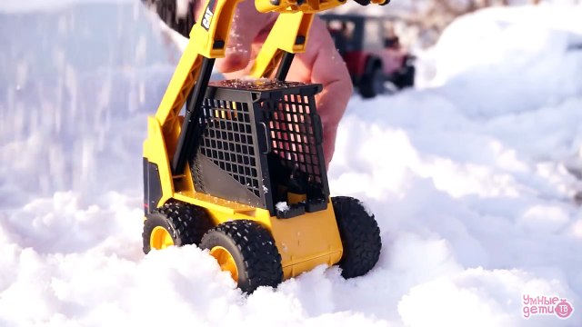 BRUDER. Мультики про машинки. История с Джипом и минипогрузчиком в лесу. История игрушек. Jeep