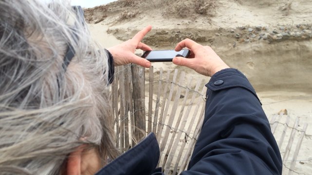 Des volontaires mesurent les dunes