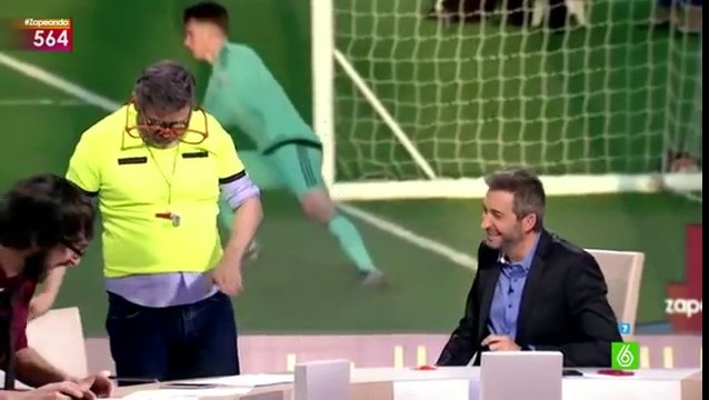 Zapeando cuenta en plató con el árbitro López Dioptrías