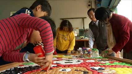 جدارية من أغطية العبوات البلاستيكية بتايوان