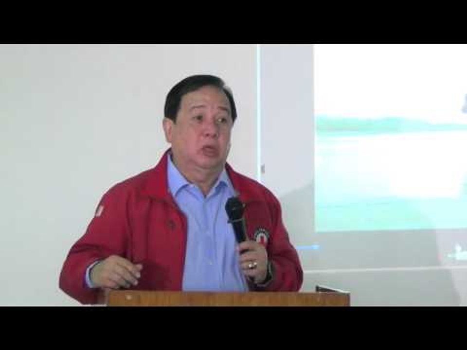 Gordon presents Red Cross operation center