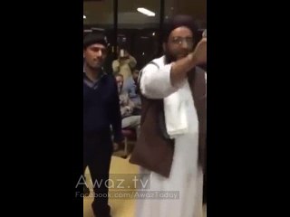 Pervez Rasheed Ke Sath Zillat Amaiz Salook - Maulana Sahib Logon Ko Jootay Maarne Se Rokte Rahe
