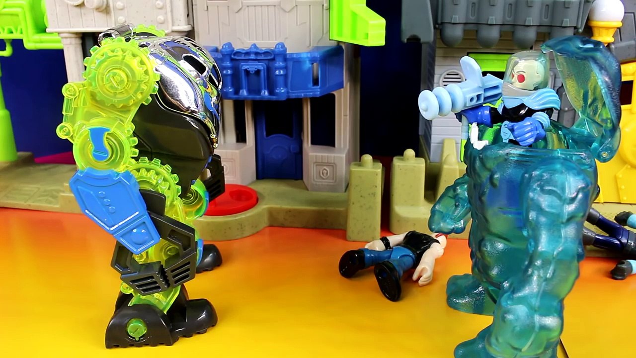 Imaginext Mr. Freeze & Clayface Battle Gotham City Police Batman Superman Cyborg Robin Robot