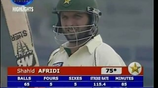 Shahid Afridi crazy 24 in 4 balls vs Harbhajan slapper Singh, 4 consecutive SIXES!!