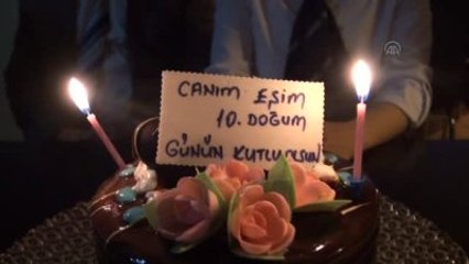 40 Yaşında 10'uncu Doğum Gününü Kutladı