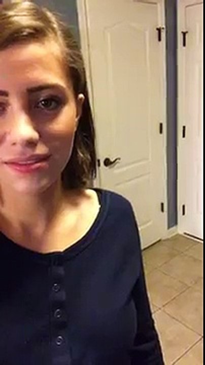 Une fille pète devant son frère