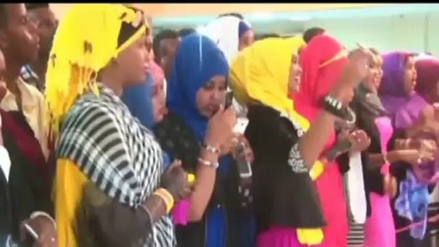 Nimcaan Hilaac iyo Xamda Queen (SAGOOTIS) Muqdisho Show 2015