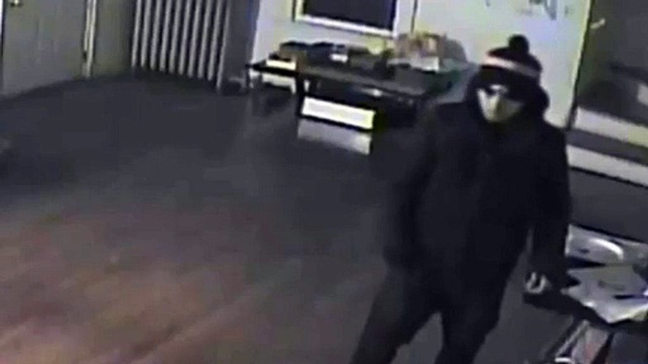 Installano Una Telecamera Nella Stanza Del Figlio: Quello Che Scoprono è INQUIETANTE!