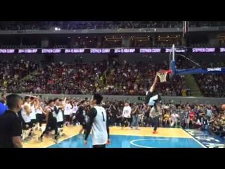 Stephen Curry shows off hops with reverse dunk