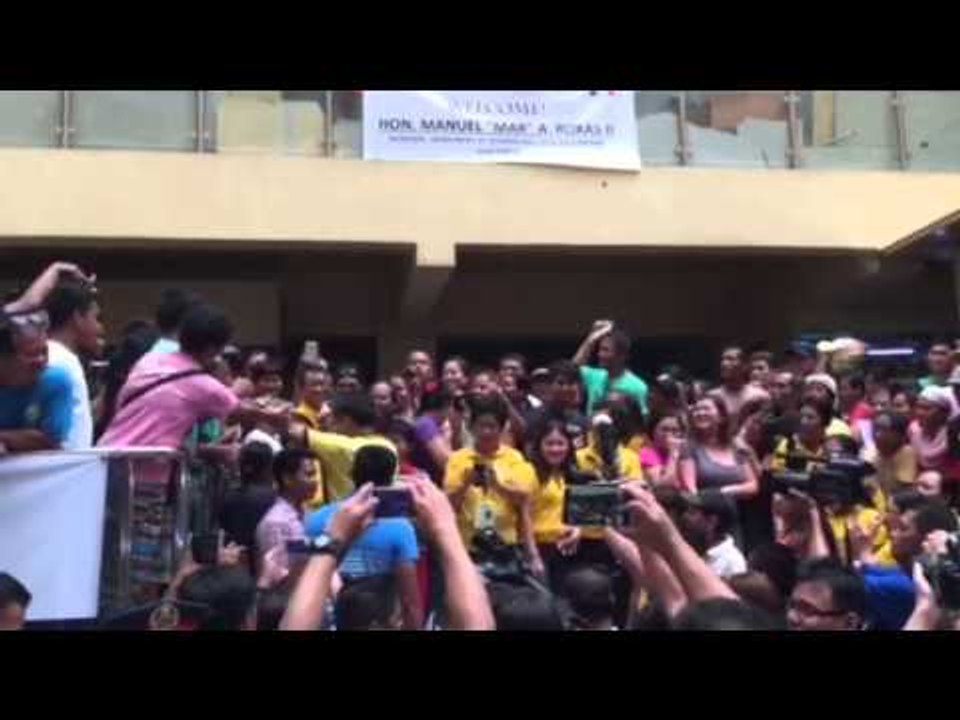 Mar Roxas visits Bukidnon market ahead of 2016 polls