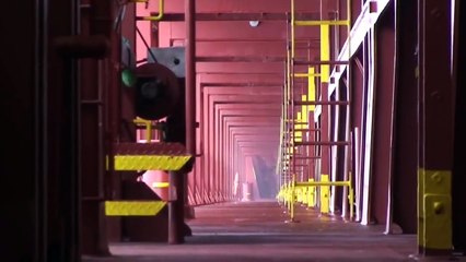 Как грузовое судно деформируется из за шторма