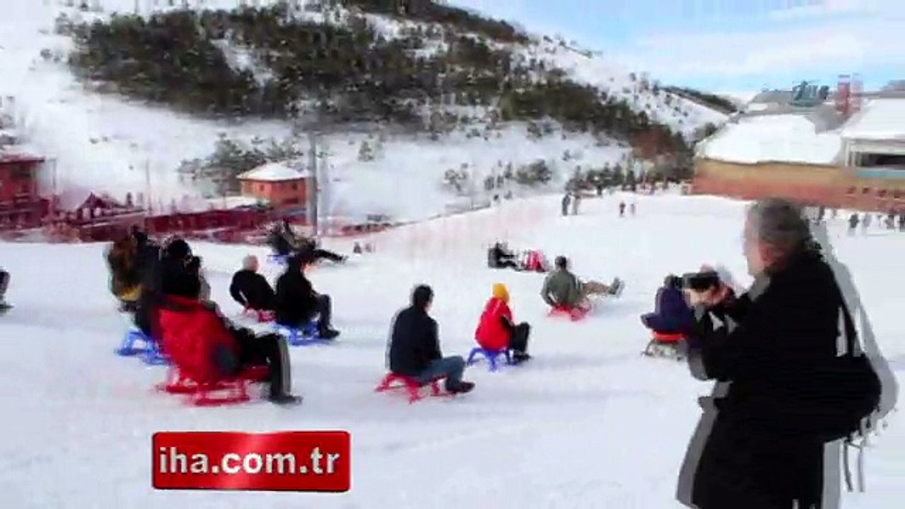 Palandöken'de düşe kalka kızak keyfi