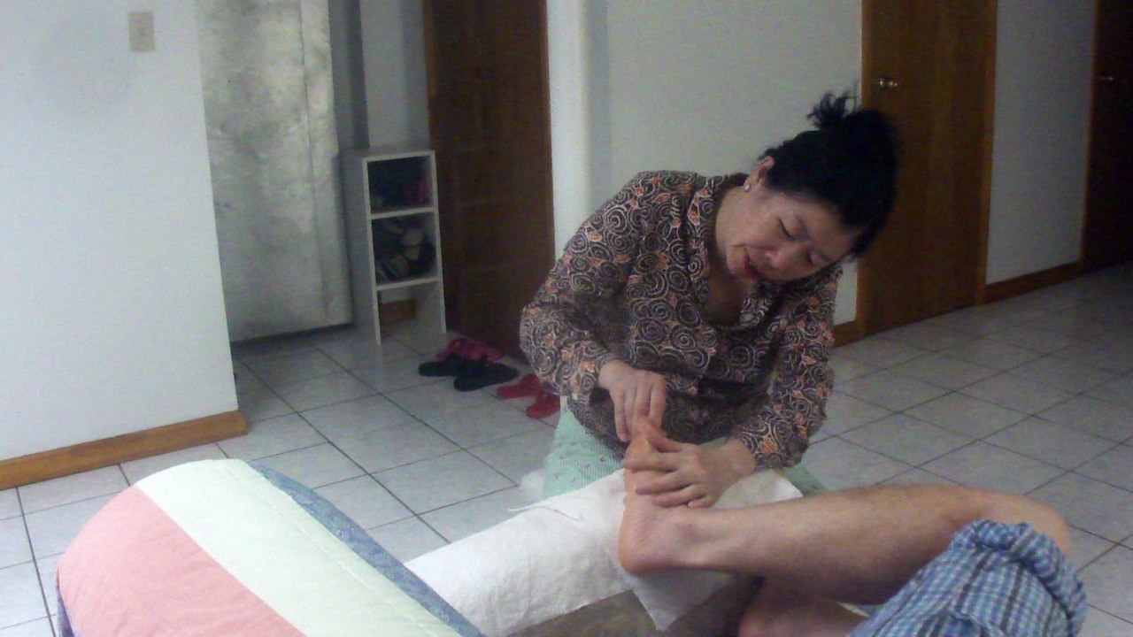 370 My wife Massage my leg 老婆按摩我腳