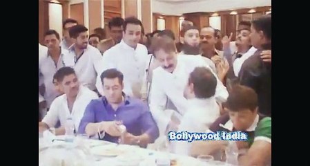 Salman Khan and Shahrukh Khan Hug 2016 (Comic FULL HD 720P)