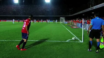 Ronaldinho shows off his skill with an amazing heel-flick