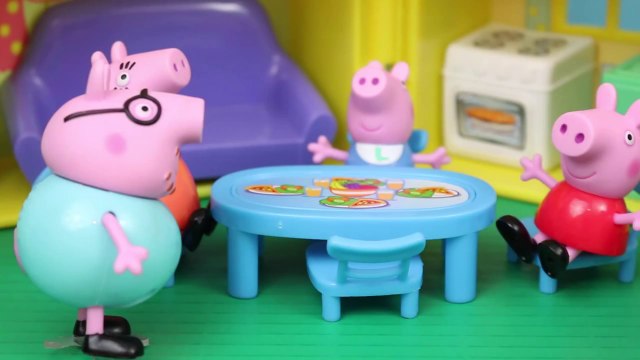 Mickey Mouse Clubhouse Camper Takes Peppa Pig and Daddy Pig with Minnie Mouse Camping