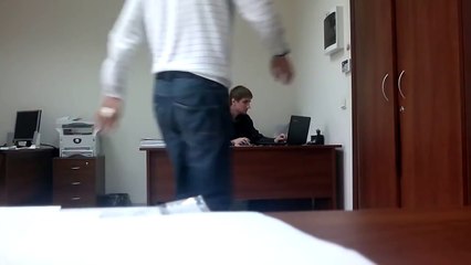 Смотри прикол на работе