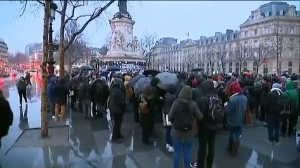 Rassemblement de soutien aux migrants de la 'jungle" de Calais, place de la République, à Paris