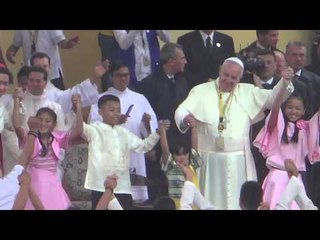 Pope Francis thrills Filipino youth at UST