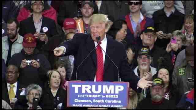 Trump y Clinton parten como favoritos para la crucial batalla del supermartes