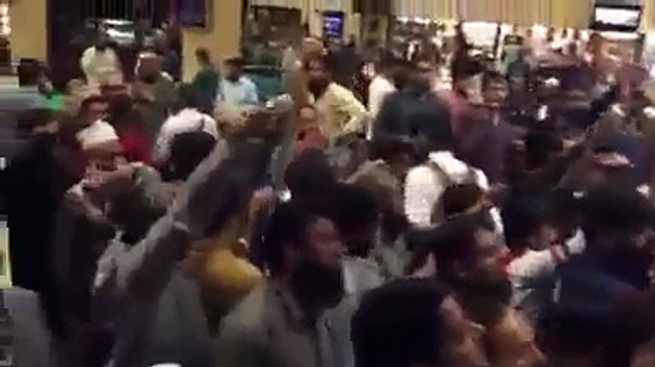 Shoes Thrown on Pervaiz Rasheed at Karachi Airport (Exclusive Video)