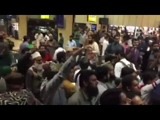 Pervaiz Rasheed hit by a shoe at Karachi Airport 1
