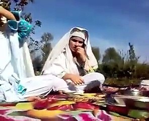 Pashto Beautiful Girls Tapey In A Park On Tour