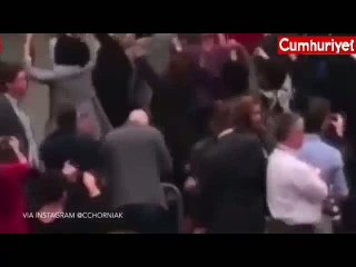 Trump'ın korumaları gazeteciyi dövdü