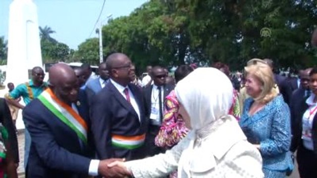 Emine Erdoğan Grand Bassam Yetimhanesini Ziyaret Etti