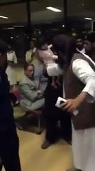 Pervez Rasheed Ke Sath Zillat Amaiz Salook - Maulana Sahib Logon Ko Jootay Maarne Se Rokte Rahe