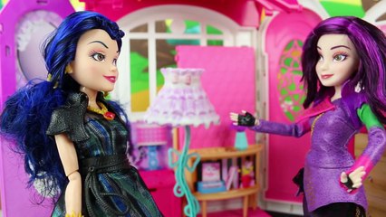 Anna Tricks Descendants Mal & Evie to Get Frozen Elsas Freezing Powers Back. DisneyToysFan