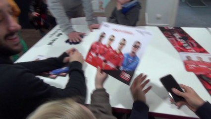 Séance de dédicaces au Crédit Mutuel de Bretagne