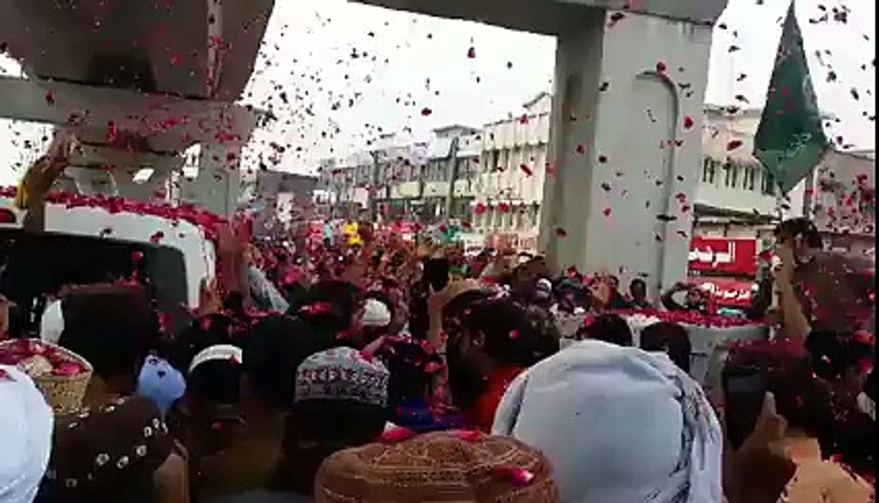 عاشق کا جنازہ ہے زرا دھوم سے نکلے۔۔