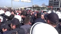 Bursa Oyak Renault İşçilerinin Yol Kapatma Eylemine Polis Müdahalesi-2