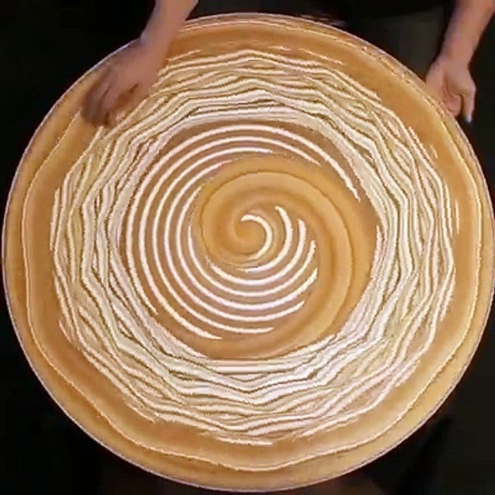 Hypnotizing patterns on wet clay